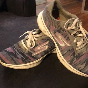 Barely worn go walk 4 by Skechers